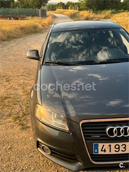 Usado Audi A3 Attraction 170 CV (125 kW) 2010 Gris / plata Berlina