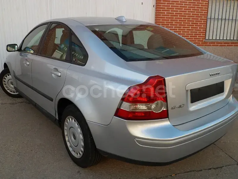 Usado Volvo S40 Momentum 109 CV (80 kW) 2006 Gris / plata Berlina
