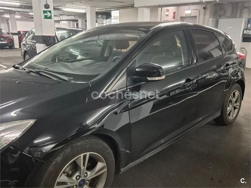 Usado Ford Focus Trend 125 CV (91 kW) 2014 Negro Berlina