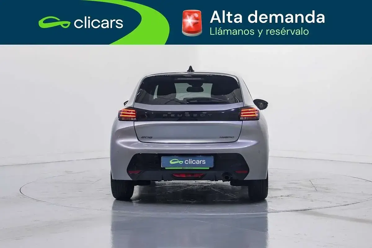 Usado Peugeot 208 Allure 101 CV (74 kW) 2025 Plateado Utilitario