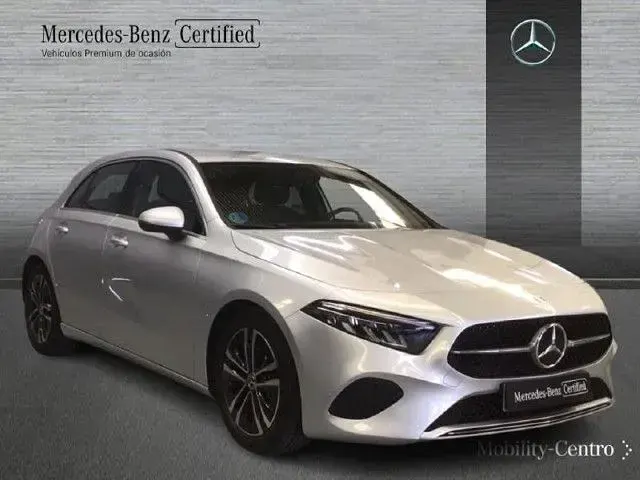Usado Mercedes A180 136 CV (100 kW) 2024 Plata iridio