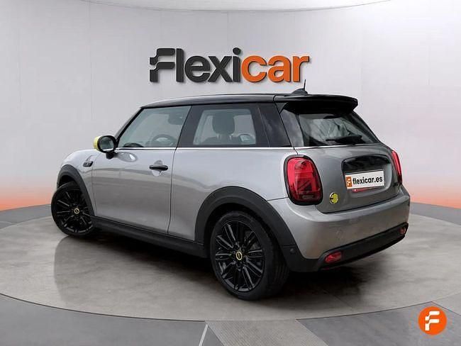 Usado Mini Cooper SE 135 kW (184 CV) 2023 Gris Utilitario