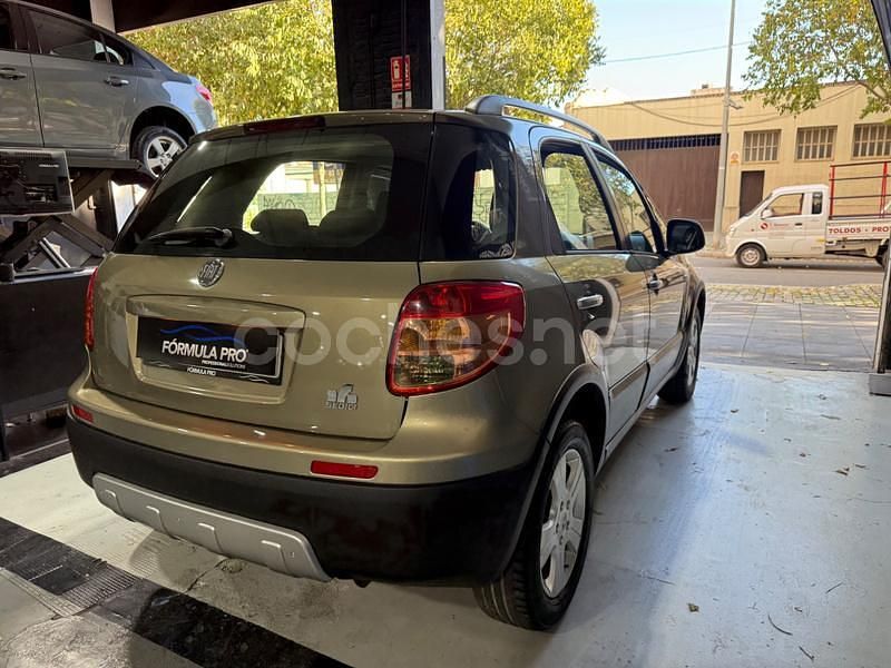 Usado Fiat Sedici Emotion 107 CV (78 kW) 2007 Beige SUV