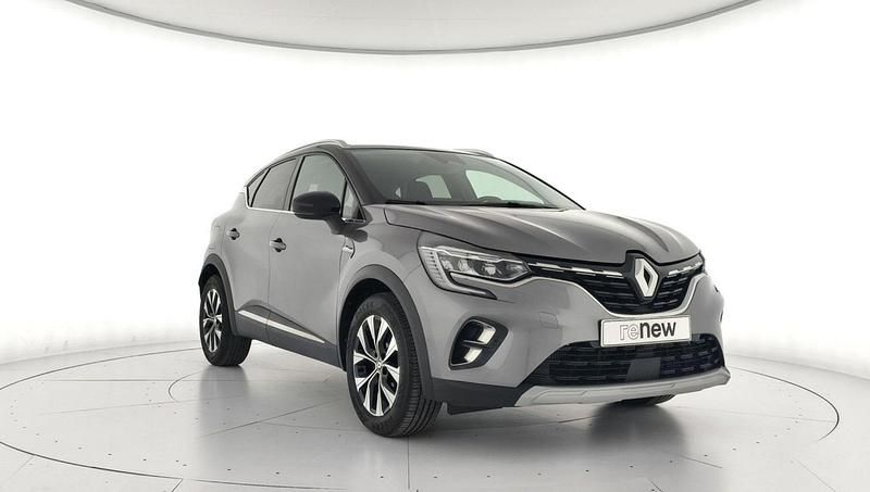 Usado Renault Captur Techno 140 CV (102 kW) 2023 Gris casiopea con techo negro brillante SUV