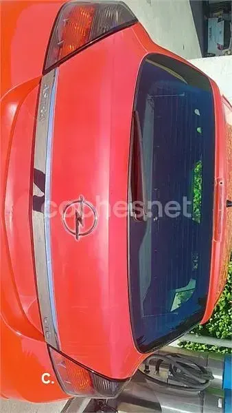 Usado Opel Astra GTC Sport 105 CV (77 kW) 2006 Rojo Berlina