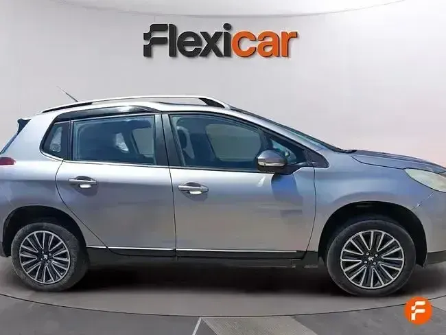 Usado Peugeot 2008 Active 110 CV (80 kW) 2016 Gris SUV