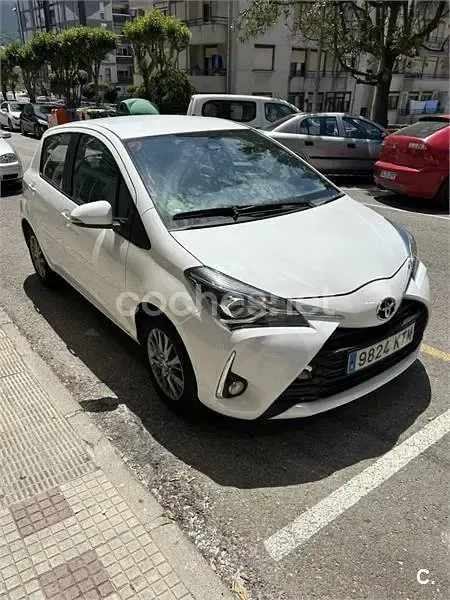 Usado Toyota Yaris Active 111 CV (81 kW) 2019 Blanco Berlina