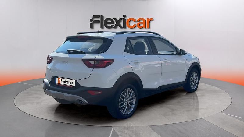 Usado Kia Stonic 84 CV (61 kW) 2022 Blanco SUV