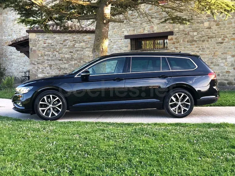 Usado VW Passat Executive 150 CV (110 kW) 2020 Negro Familiar