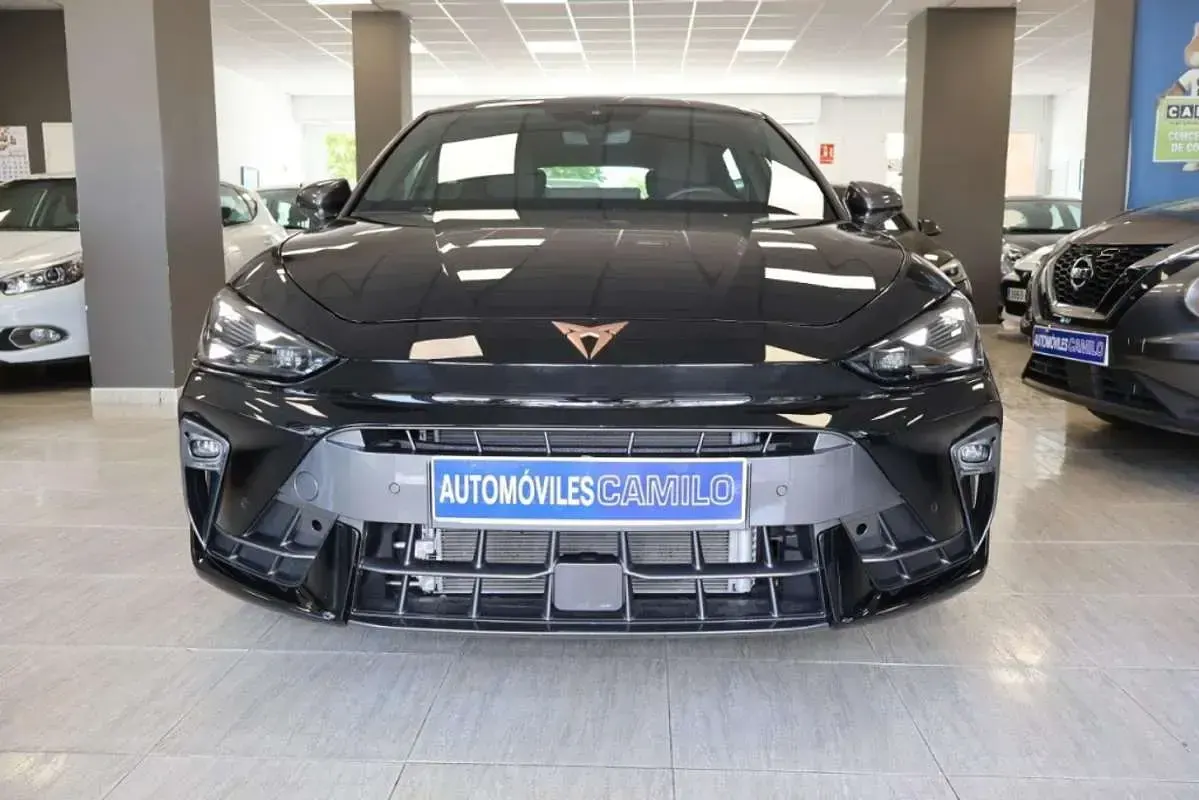 Usado Cupra Leon 150 CV (110 kW) 2025 Negro Utilitario