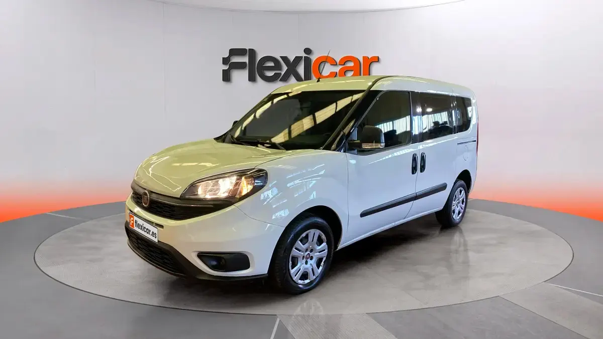 Usado Fiat Doblò Easy 95 CV (69 kW) 2022 Blanco Monovolumen