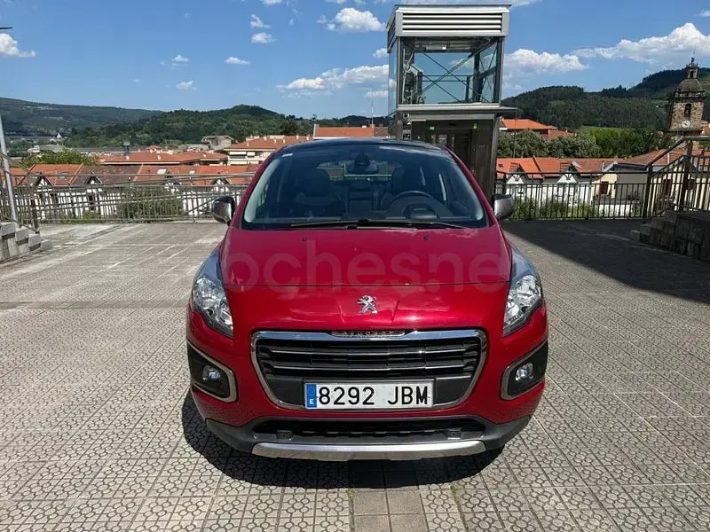 Usado Peugeot 3008 Allure 120 CV (88 kW) 2014 Granate Familiar