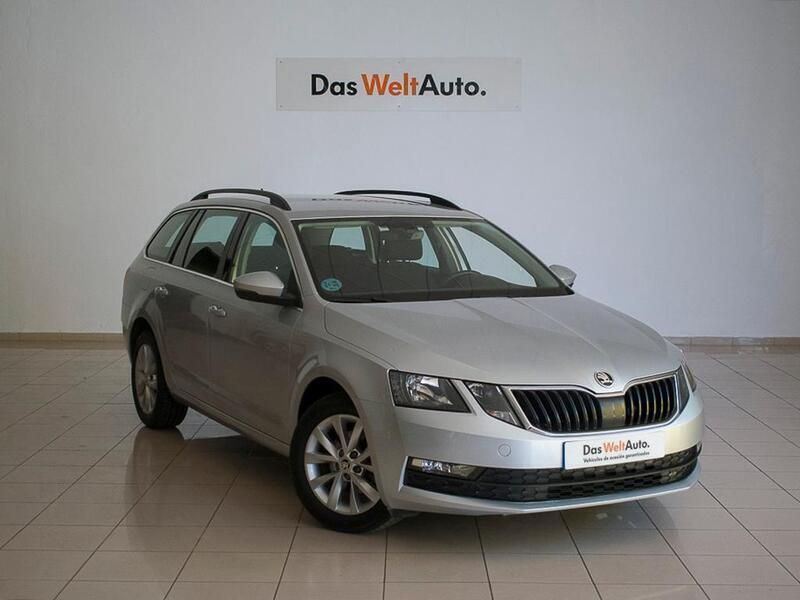 Gris Usado 2020 Skoda Octavia Ambition Familiar | 17.200 € (Precio justo) - Imagen 1/4