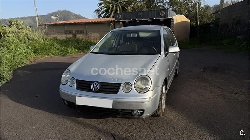 Usado VW Polo Trendline 75 CV (55 kW) 2004 Gris / plata Utilitario
