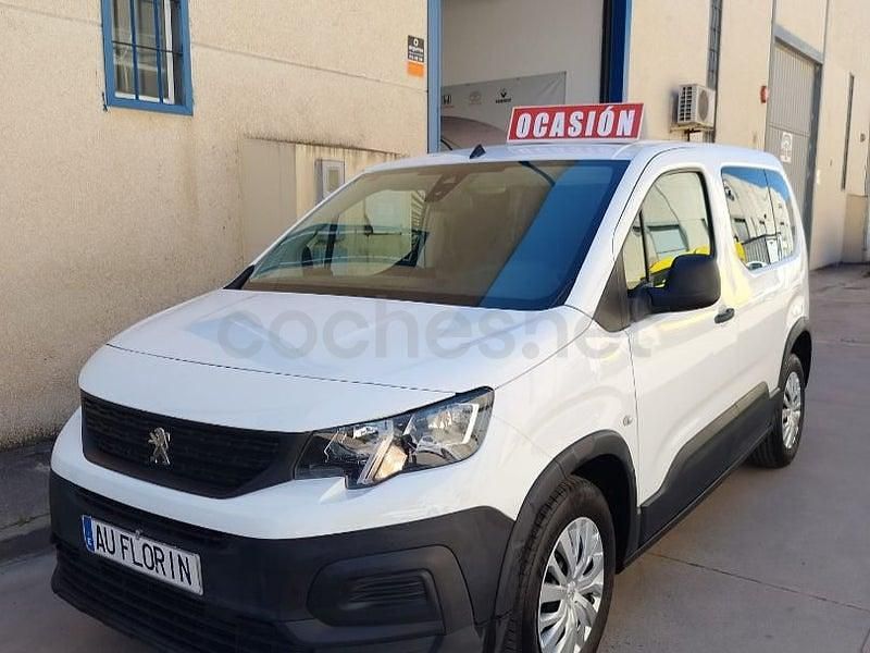 Usado Peugeot Rifter Active 100 CV (73 kW) 2021 Blanco Monovolumen