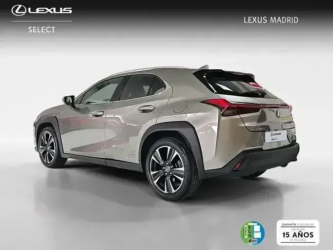Usado Lexus UX Luxury Line 184 CV (135 kW) 2021 Plateado SUV