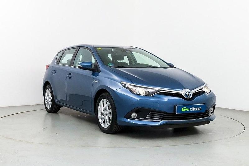 Usado Toyota Auris Hybrid Active 136 CV (100 kW) 2015 Azul Berlina
