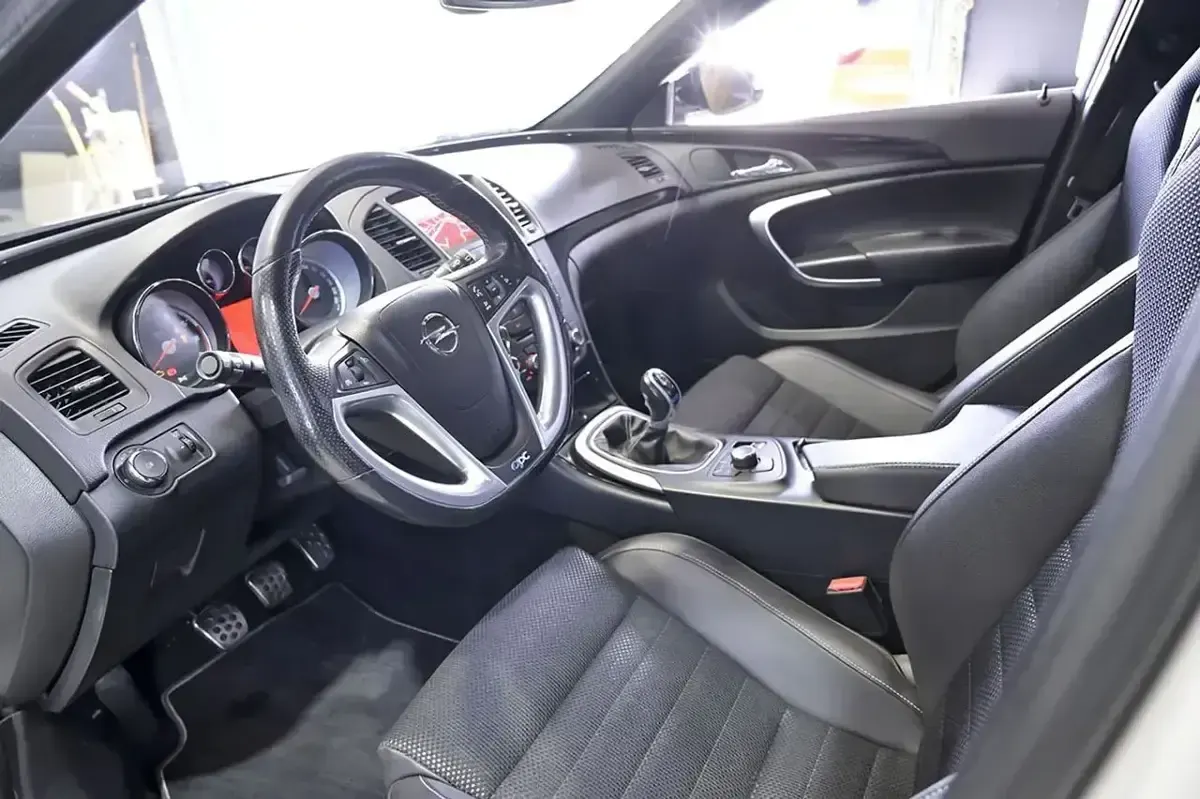 Usado Opel Insignia OPC 325 CV (239 kW) 2009 Blanco Berlina