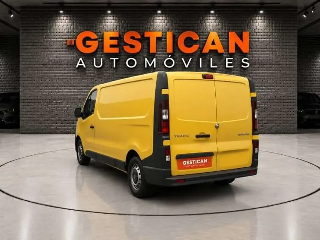 Usado Renault Trafic 95 CV (69 kW) 2020 Amarillo Monovolumen