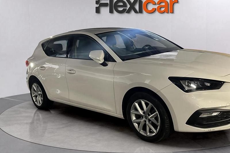 Usado Seat Leon Style 116 CV (85 kW) 2020 Blanco Berlina