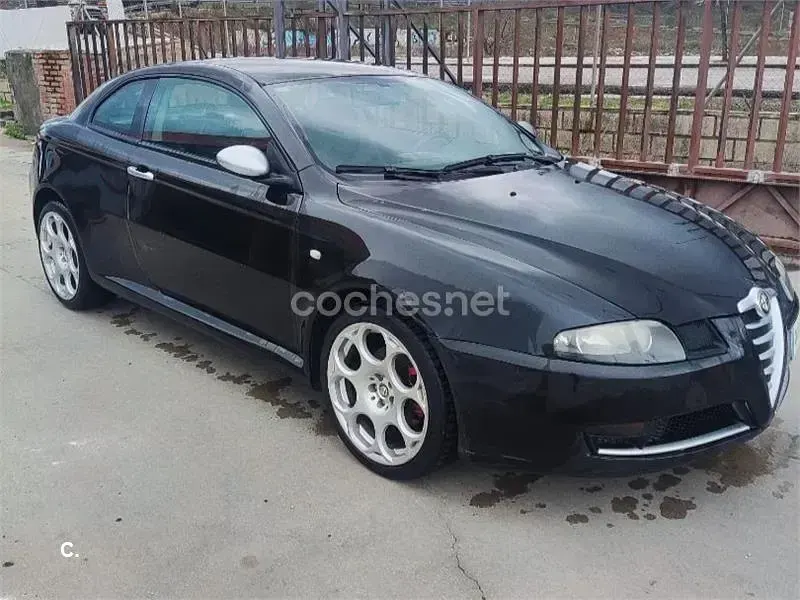 Usado Alfa Romeo GT 165 CV (121 kW) 2007 Negro Coupe