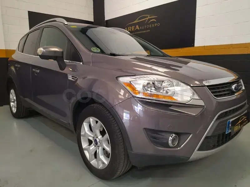 Usado Ford Kuga Trend 140 CV (102 kW) 2012 Marrón SUV