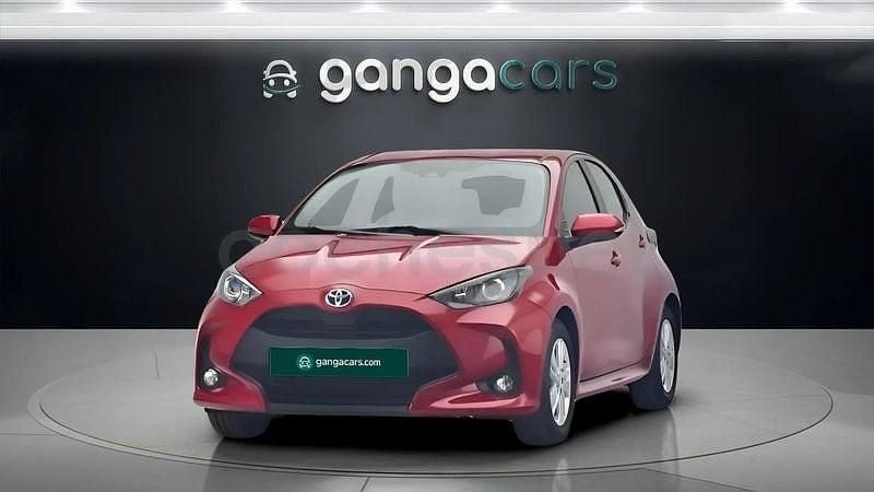 Usado Toyota Yaris 125 CV (91 kW) 2023 Rojo Utilitario