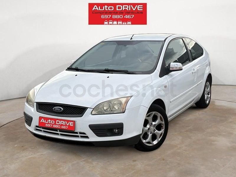 Usado Ford Focus Trend 90 CV (66 kW) 2007 Blanco Berlina