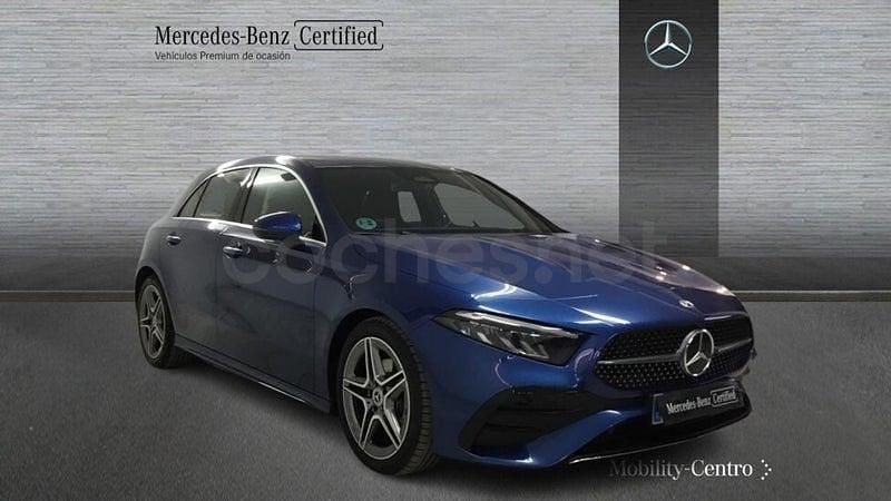 Usado Mercedes A180 AMG line 116 CV (85 kW) 2024 Azul espectra Berlina
