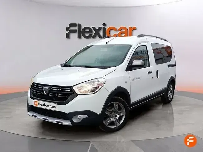 Usado Dacia Dokker Essentiel 131 CV (96 kW) 2020 Blanco Monovolumen