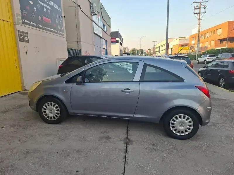 Usado Opel Corsa 85 HP (62 kW) 2010 Cinzento Citadino