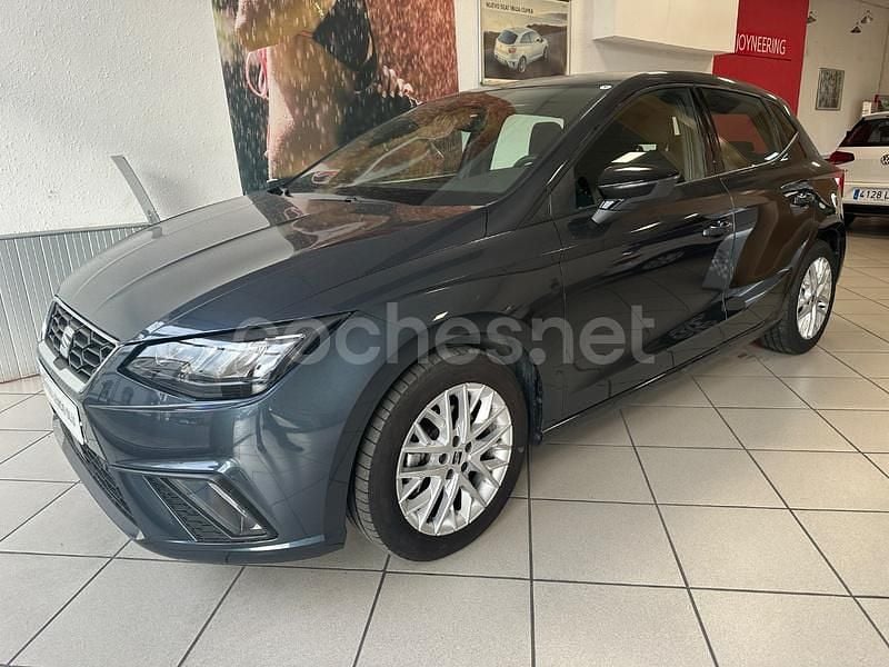 Gris / plata Usado 2024 Seat Ibiza FR Berlina | 19.300 € (Un poco caro) - Imagen 1/4