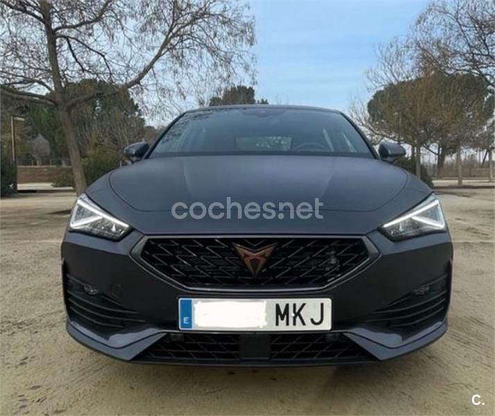 Usado Cupra Leon 190 CV (139 kW) 2023 Gris / plata Berlina