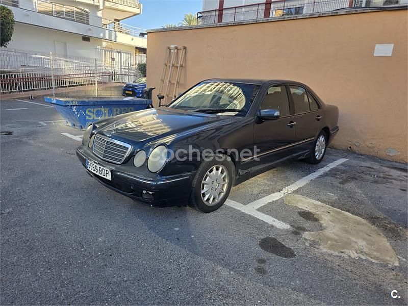 Usado Mercedes E320 Elegance 197 CV (144 kW) 2001 Azul Berlina