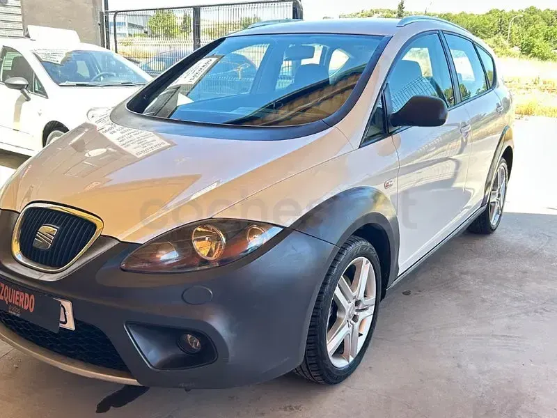 Usado Seat Altea 105 CV (77 kW) 2013 Blanco Monovolumen
