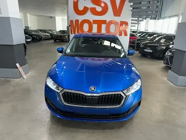 Usado Skoda Octavia Business Line 204 CV (150 kW) 2021 Azul Berlina