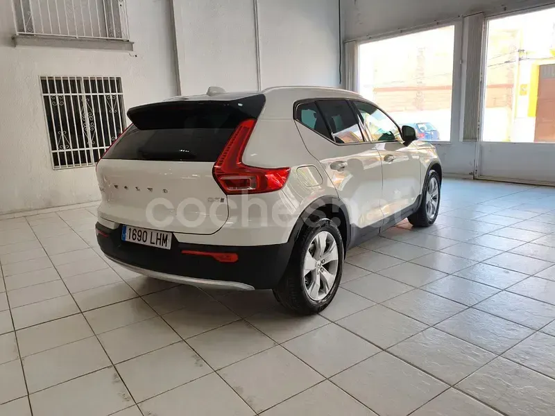 Usado Volvo XC40 Momentum 150 CV (110 kW) 2020 Blanco SUV