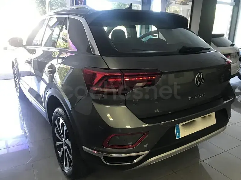 Usado VW T-Roc Life 110 CV (80 kW) 2023 Gris / plata SUV