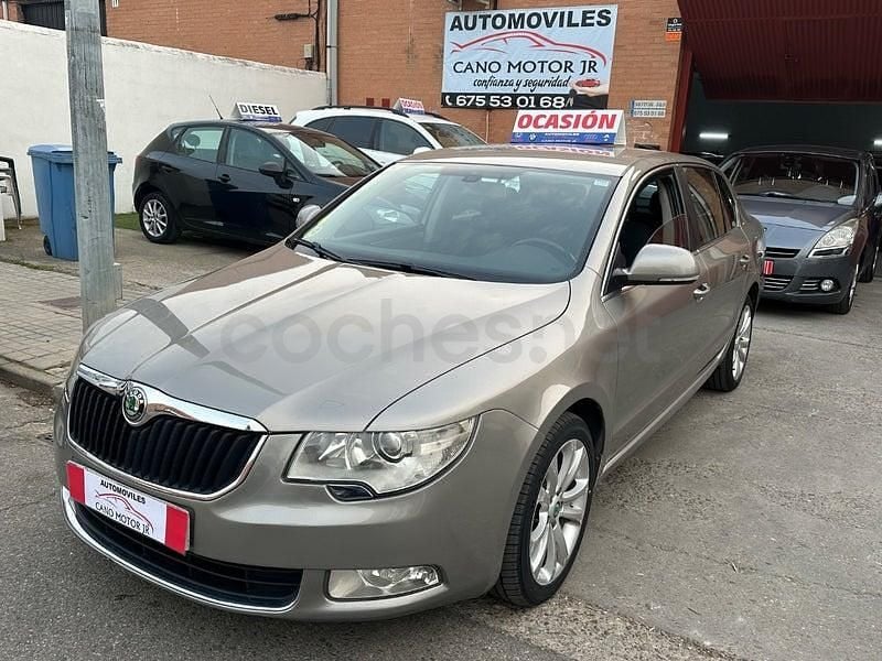 Usado Skoda Superb Ambition 140 CV (102 kW) 2013 Beige Berlina
