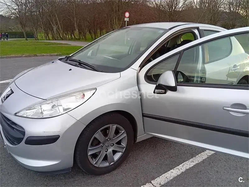 Usado Peugeot 207 75 CV (55 kW) 2006 Blanco Berlina