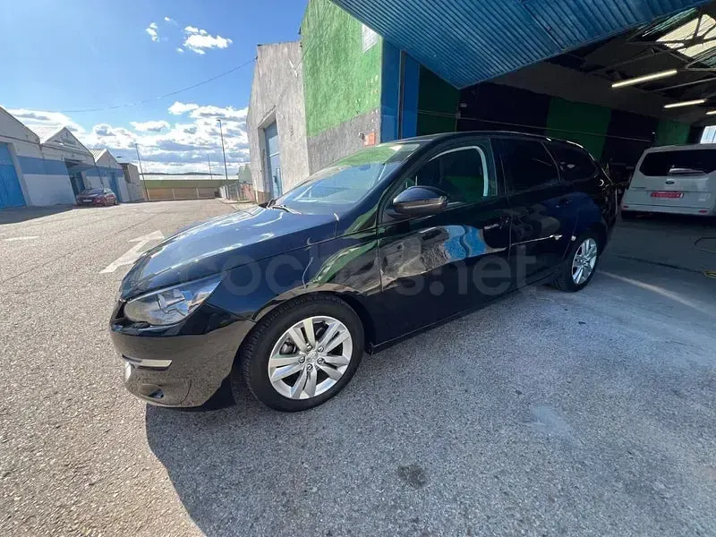 Usado Peugeot 308 SW Active 120 CV (88 kW) 2017 Negro Familiar