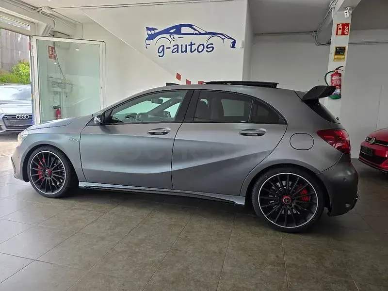 Usado Mercedes A45 AMG 381 CV (280 kW) 2017 Gris / plata Utilitario