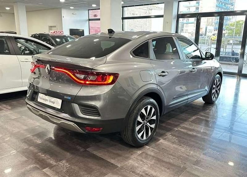 Usado Renault Arkana 145 CV (106 kW) 2023 Gris SUV
