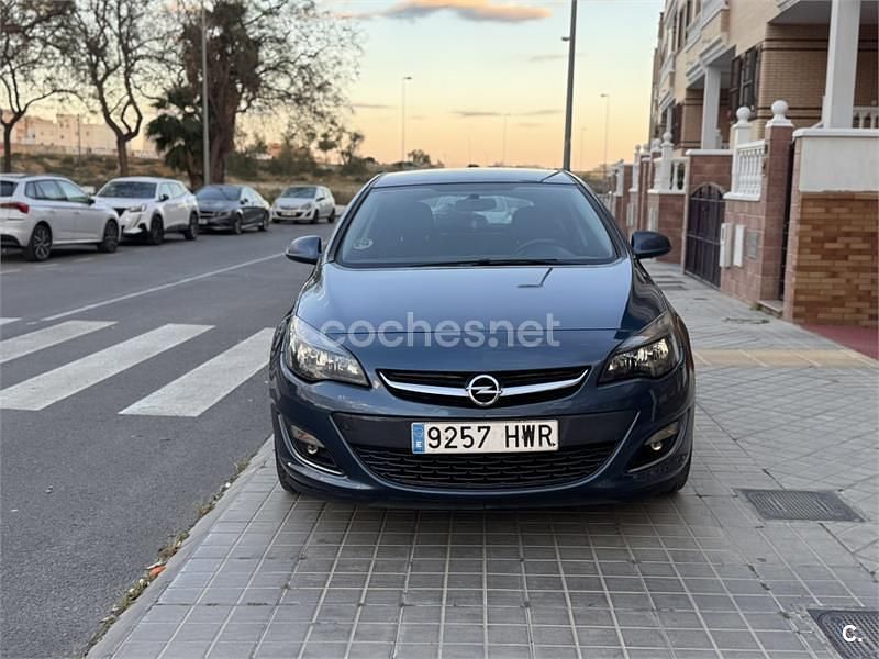 Usado Opel Astra Business 110 HP (80 kW) 2014 Azul Sedan