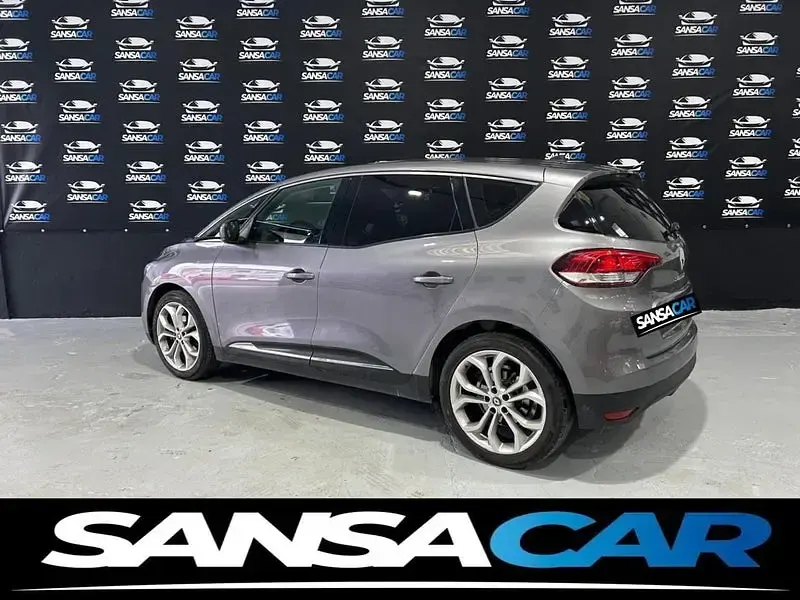 Usado Renault Scénic Edition One 130 CV (95 kW) 2017 Gris / plata Monovolumen