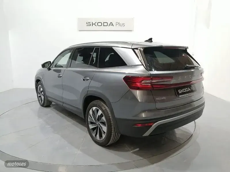 Usado Skoda Kodiaq Selection 204 CV (150 kW) 2025 Gris / plateado SUV