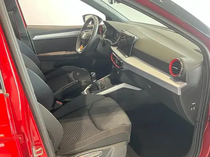 Usado Seat Arona FR 115 CV (84 kW) 2025 Rojo SUV
