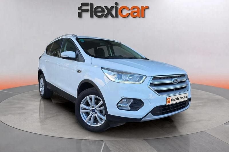Usado Ford Kuga Trend 120 CV (88 kW) 2019 Blanco SUV