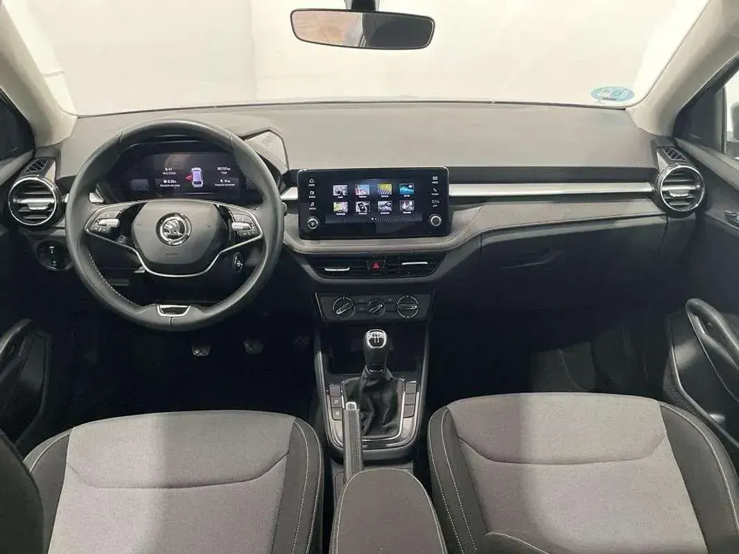 Usado Skoda Fabia Selection 95 CV (69 kW) 2024 Gris Utilitario