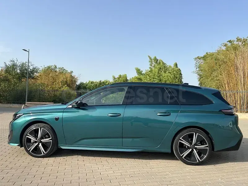 Usado Peugeot 308 SW GT 136 CV (100 kW) 2024 Verde Familiar